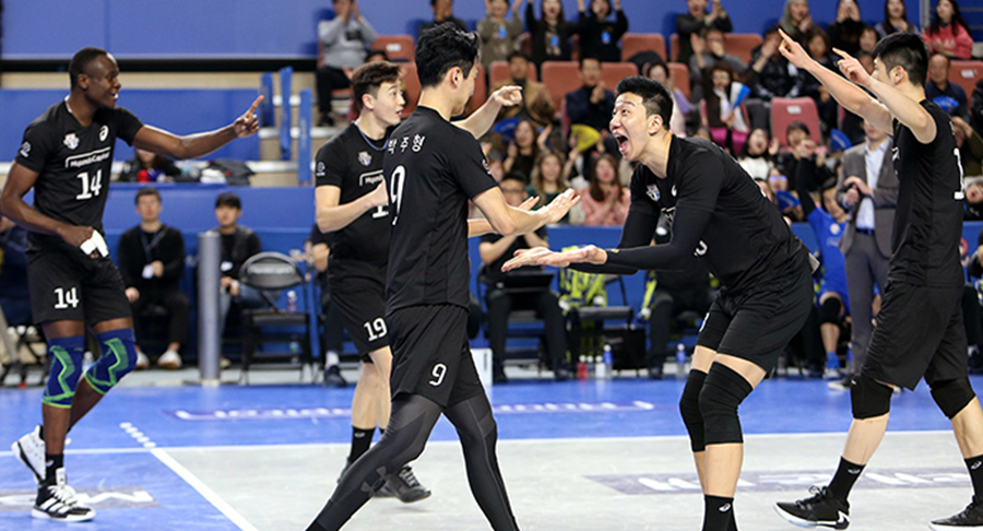 Hyundai Capital Skywalkers’ athletes celebrate after scoring a point.