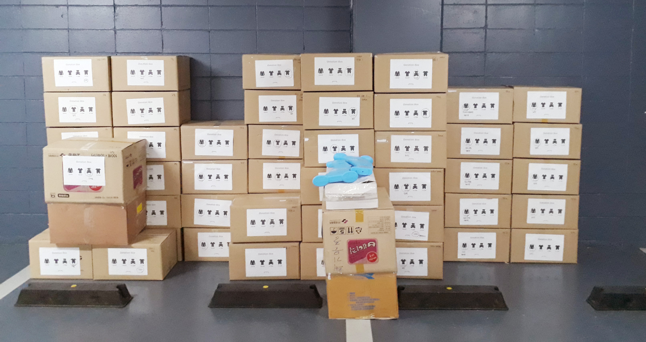 3주간의 Donation box를 통해 모인 기부 용품들은 전건 검수하여 얼룩 및 사용감이 없거나 적은 제품들만 추려졌고 총 50박스의 기부 용품들이 기부처별로 배분되어 기부됐다